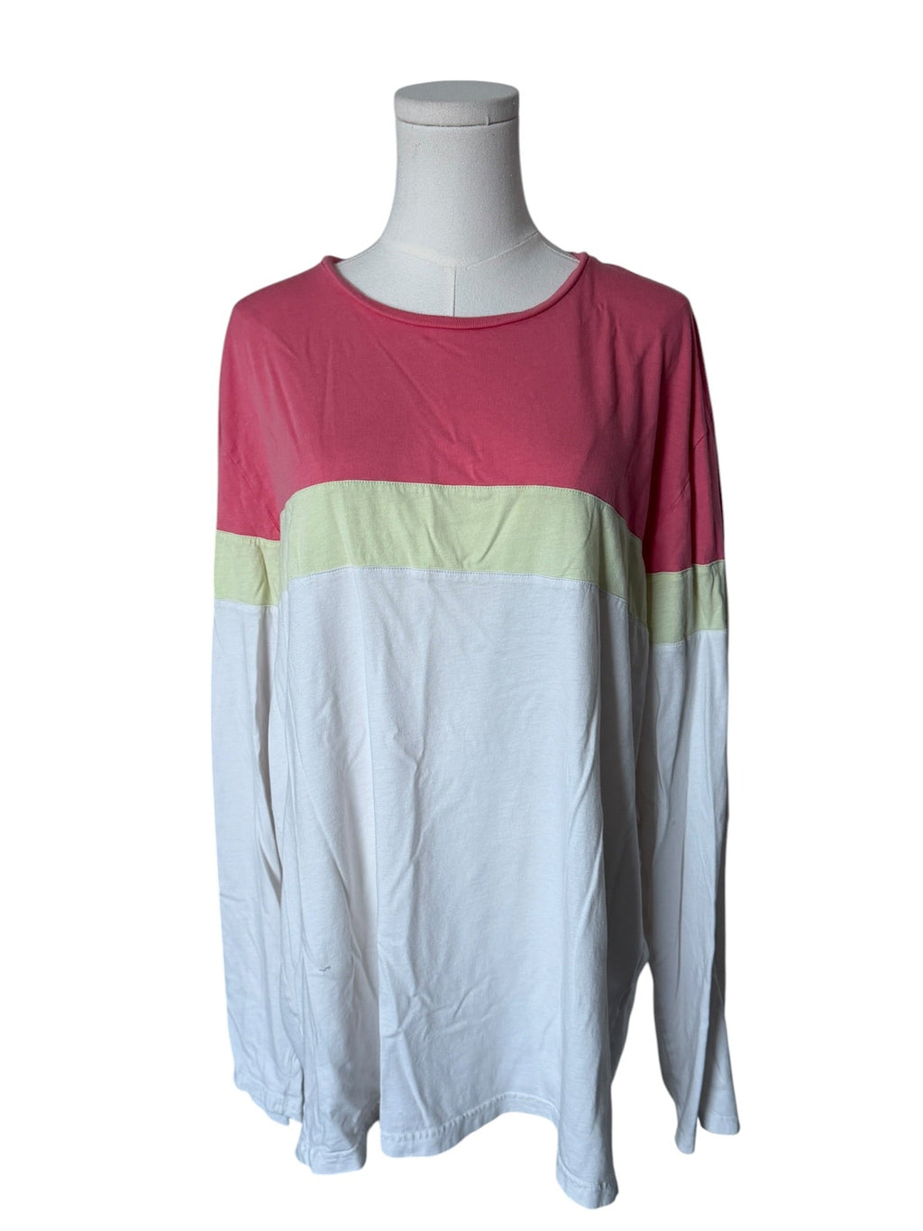 Color-blocked long-sleeve shirt on a mannequin against a white background