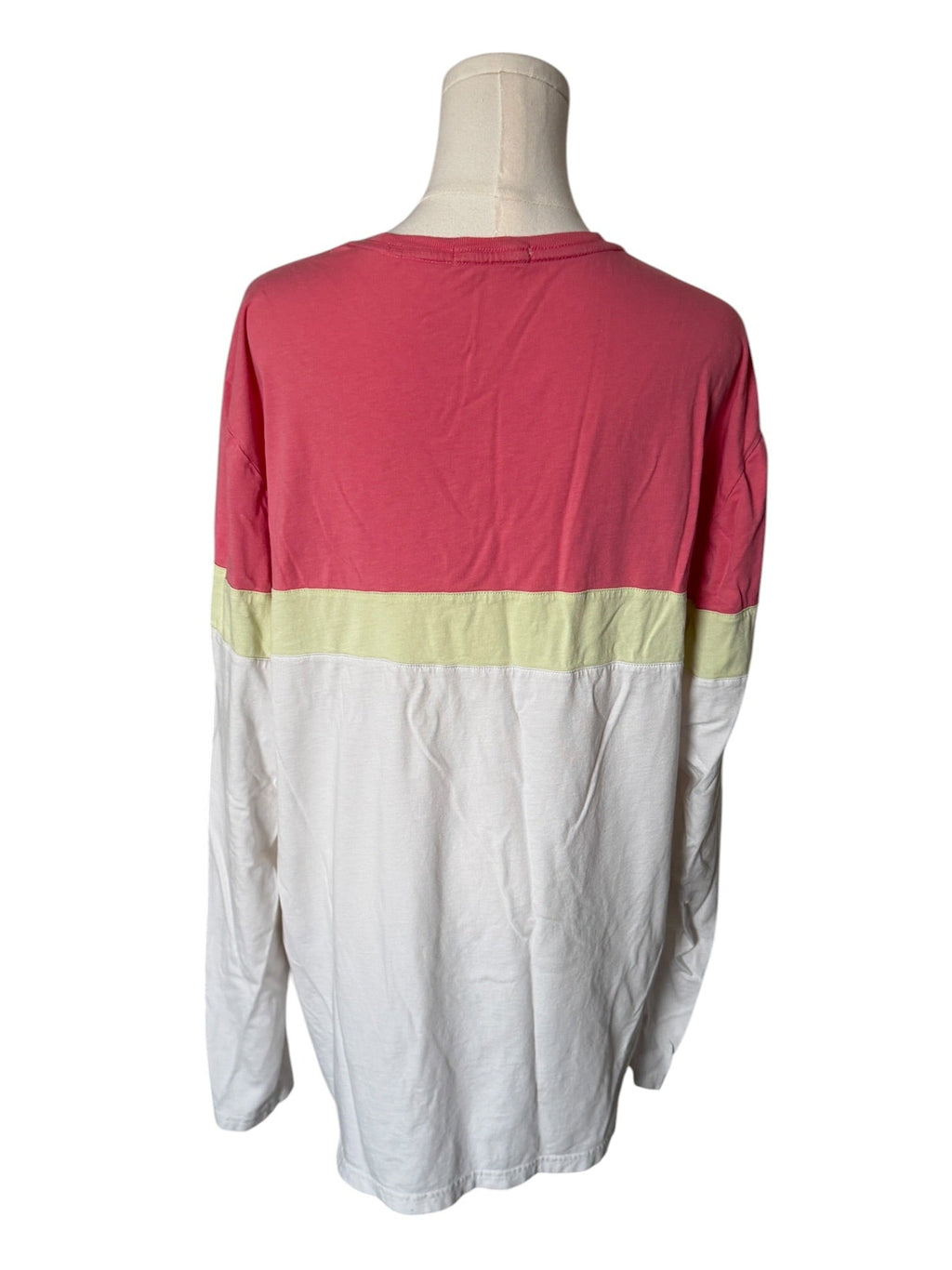 Color-blocked long-sleeve shirt on a mannequin against a white background