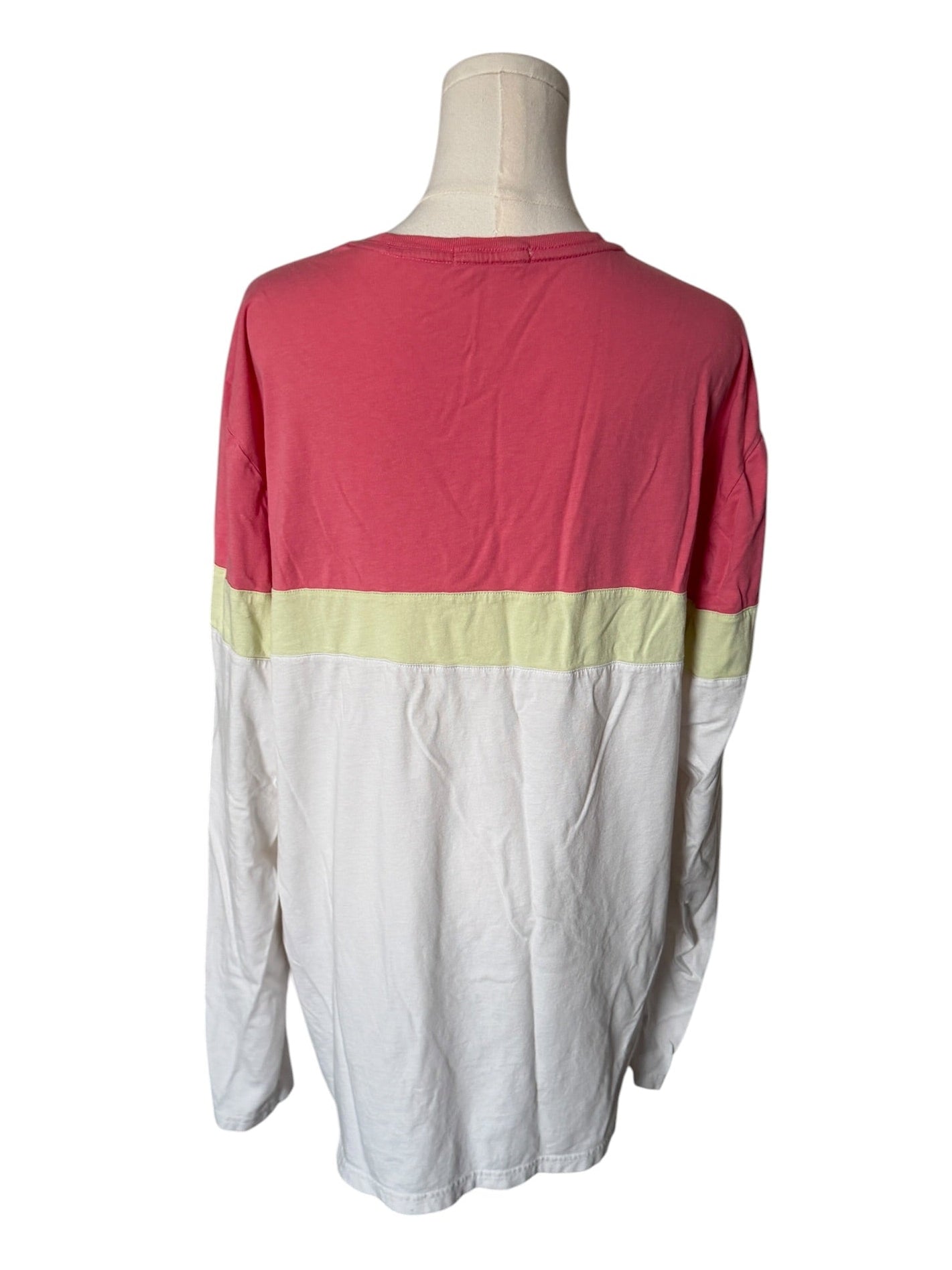 Color-blocked long-sleeve shirt on a mannequin against a white background