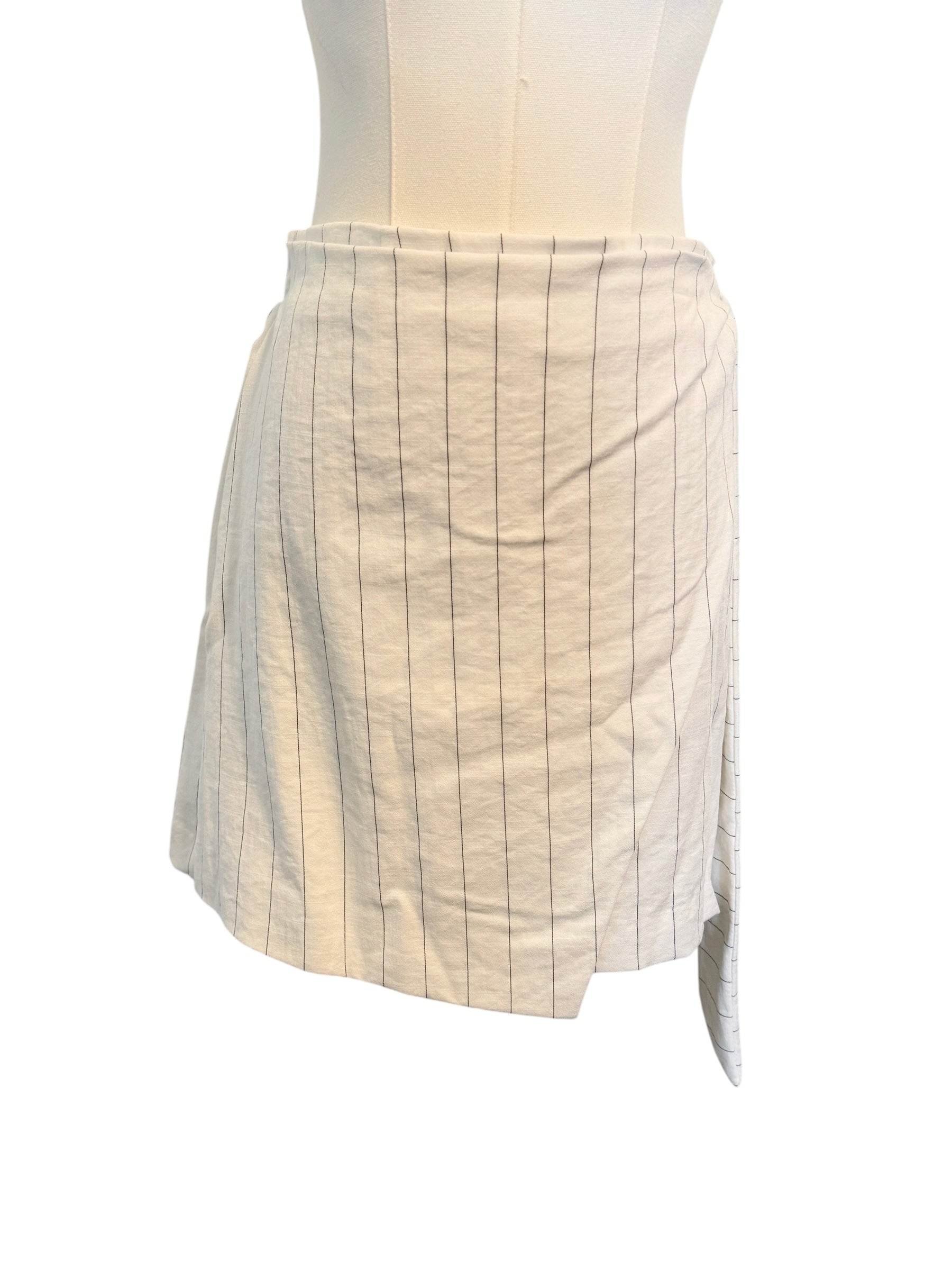 Skirt with a plaid pattern on a mannequin against a white background