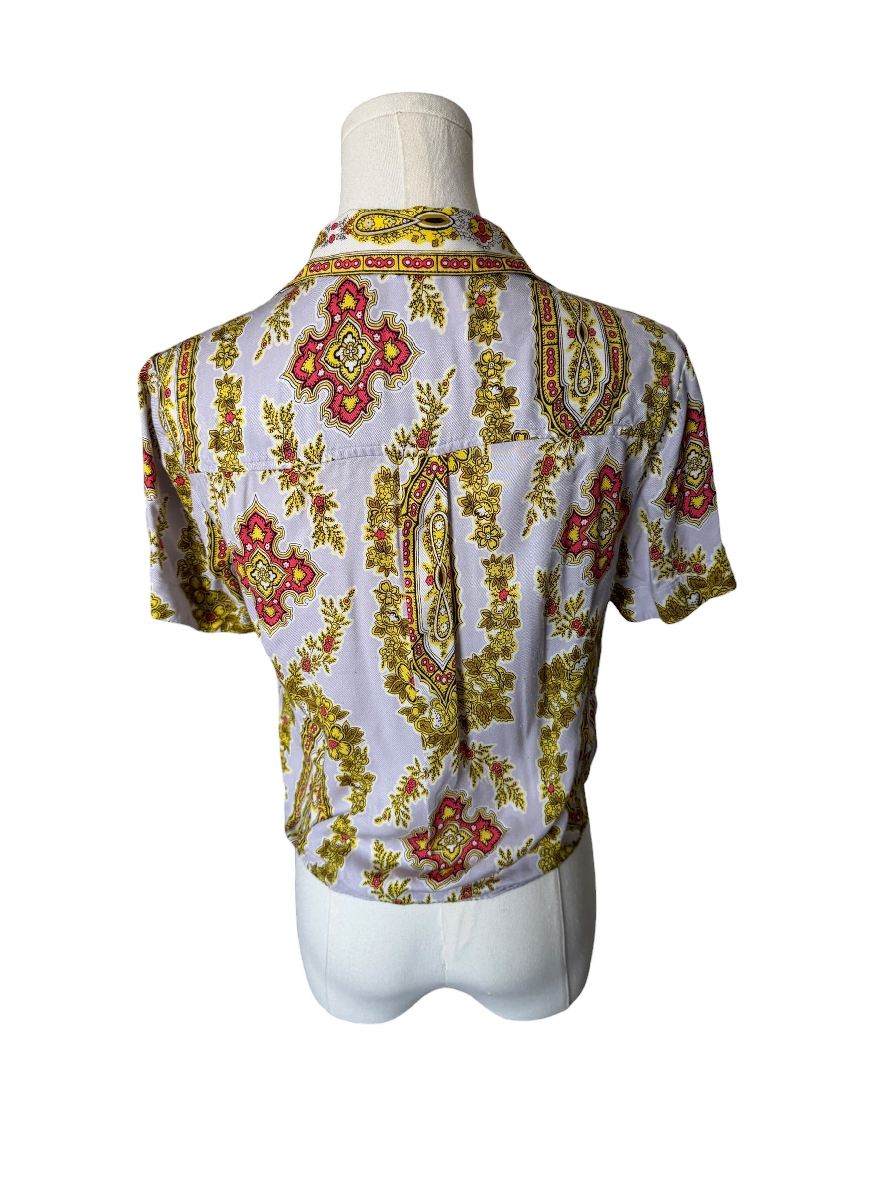 Short-sleeve shirt with a colorful pattern on a mannequin against a white background